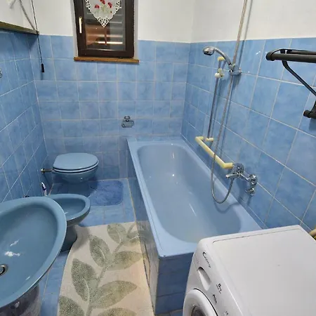Two-bedroom In 아파트 *